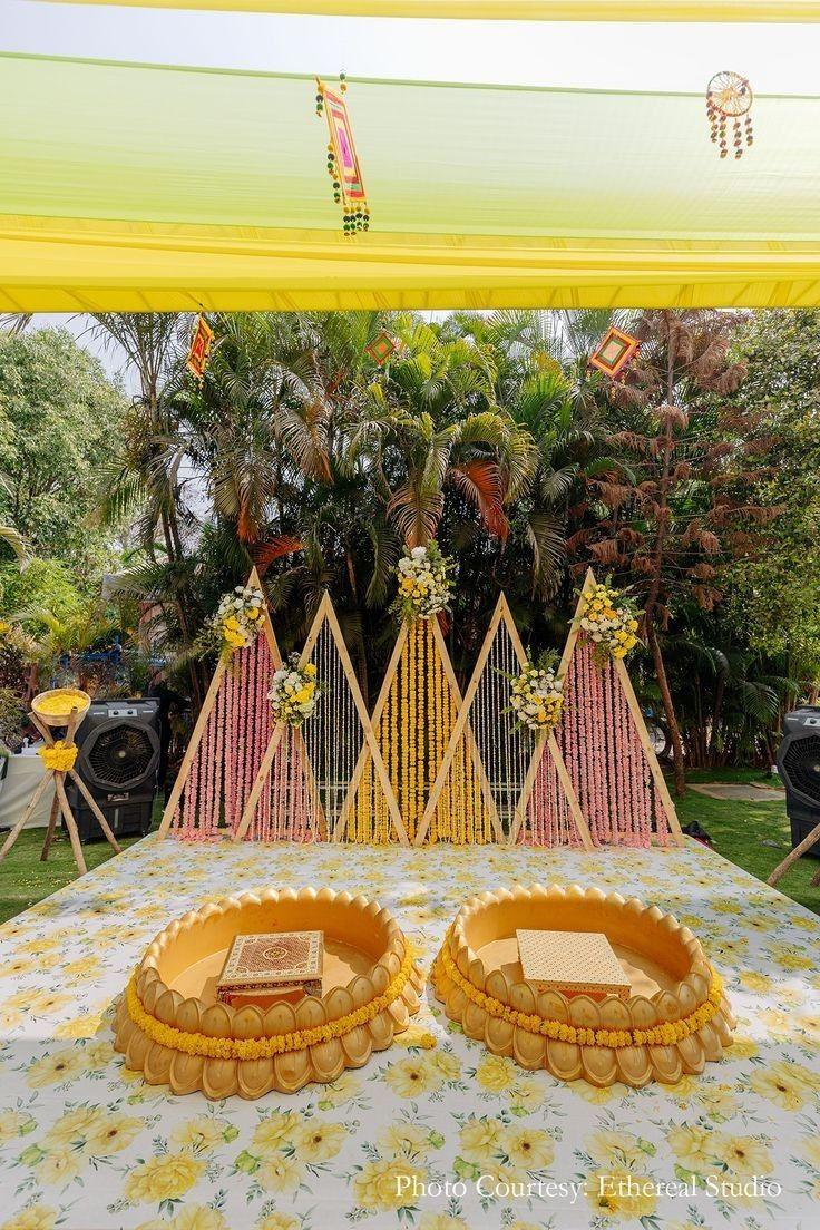 Floral bead triangle stage