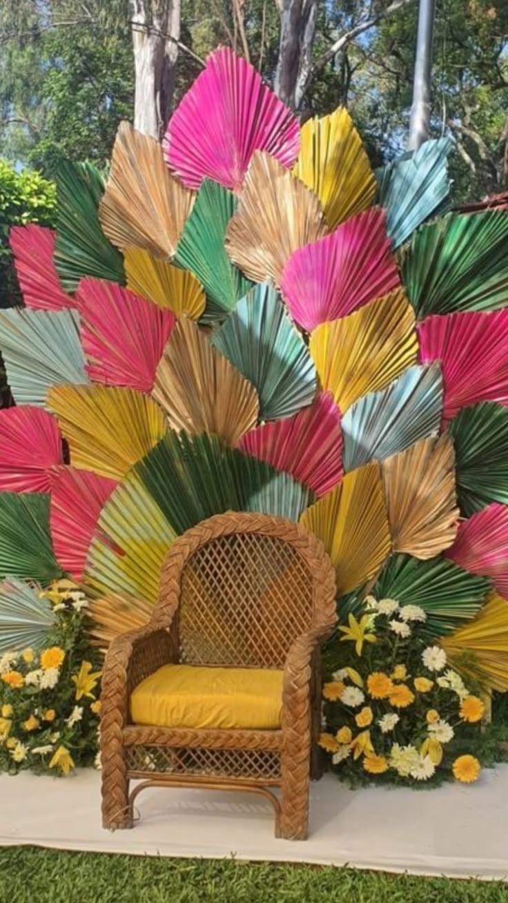 Palm-fan colour-block chair